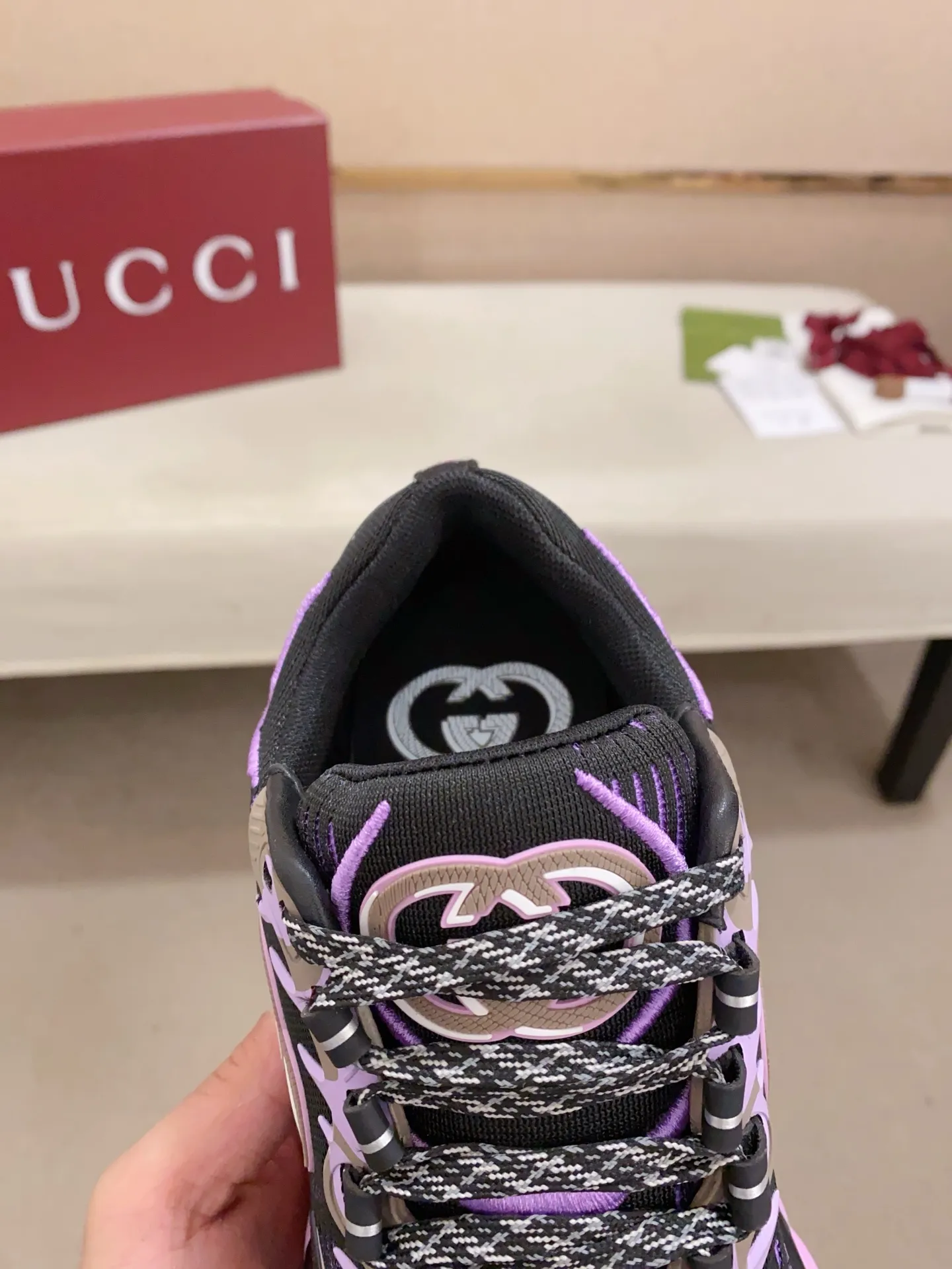 Men's shoes💰: 840💰High version of Gucci series couple's thick-soled sneakers! Gucci Gucci wave shoes Gucci's new designer has brought a new design, with a more comfortable foot feel and a new wave design. GUCCI's new Ripple wave shoes have an upper made of soft nappa leather and mesh. The foamed TPU midsole provides excellent comfort and feels like falling into the clouds. This new sports shoe adopts a thick-soled design, with a stitched leather upper and mesh, showing a full sense of technology. The two major brand logo details, the 3D-effect interlocking Double G leather patch and the Gucci letter metal hardware, inject a dazzling texture into the overall design. These shoes are crafted from silver metallic leather. Silver metallic leather, leather piping mesh details, Gucci lettering metal hardware, interlocking double G patch, lightweight rubber sole, top stitching and comes with a pair of shoelaces. Size: Women's 35-40 (can be customized to 34.41).        Male 39-44 (38.45 can be customized).